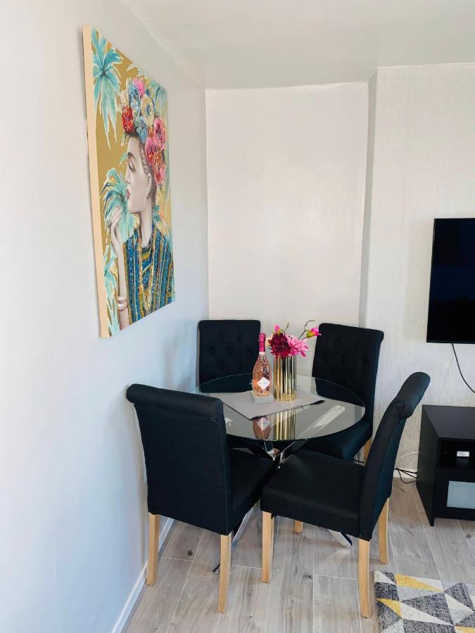 Bright, Spacious, Modern Interior Decor 2 Bedrooms Apartment With Amazing Views Londyn Zewnętrze zdjęcie